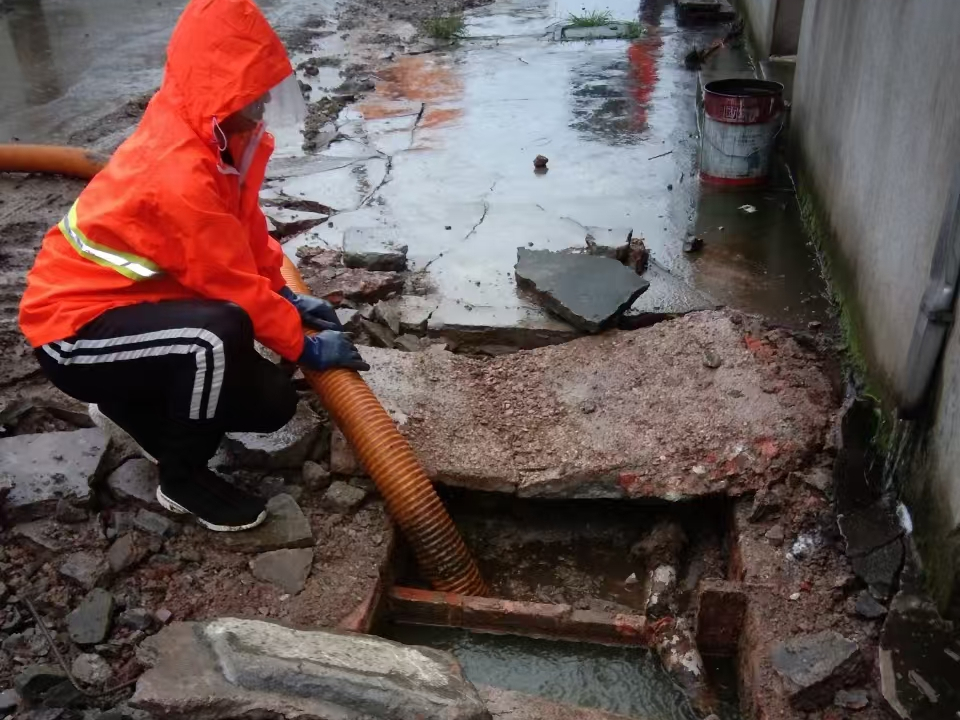 中牟专业清理污水池 炜誉市政以规范流程守护城市 “肠道”