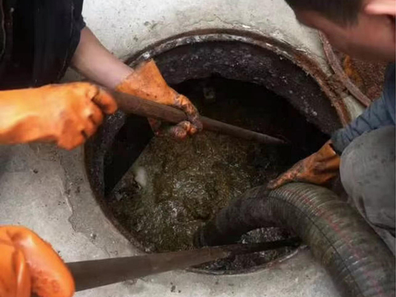 中牟清理化粪池时如何避免沼气的危害？